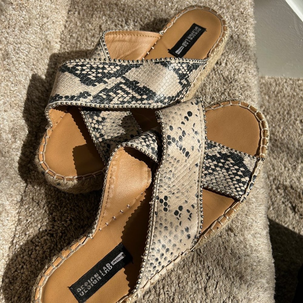 Lord & Taylor Design Lab, Python flip flips, size 9.5-10